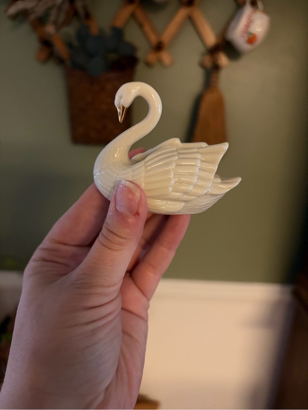 Lenox Swan Figurine with Gold Beak and Lenox Green Stamp Sawn! 🦢 - Picture 2 of 5